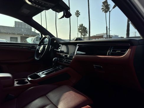 Used 2023 Porsche Macan image 30