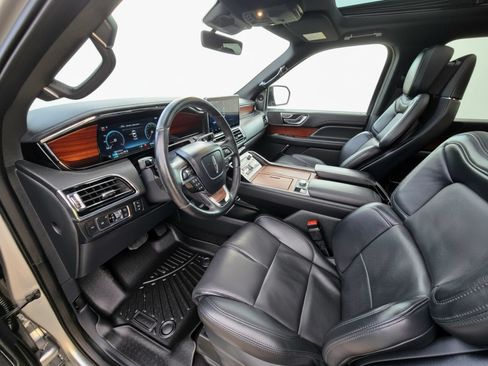 Used 2023 Lincoln Navigator L Reserve RWD image 9