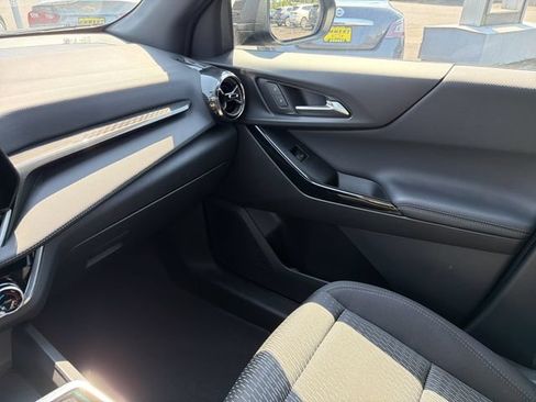 Used 2025 Chevrolet Equinox LT FWD image 30