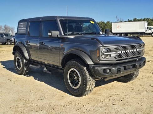 Used 2023 Ford Bronco Badlands image 4