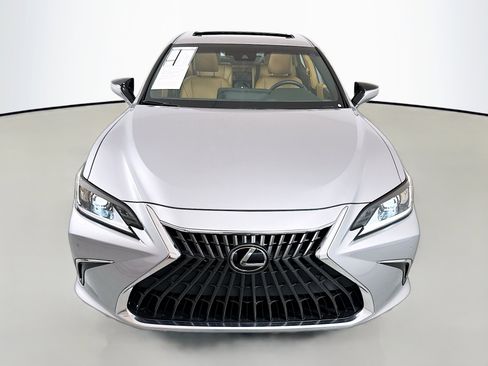 Used 2025 Lexus ES 300h w/ Premium Package image 2