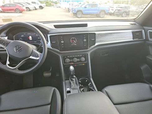 Used 2023 Volkswagen Atlas Cross Sport SE FWD image 11