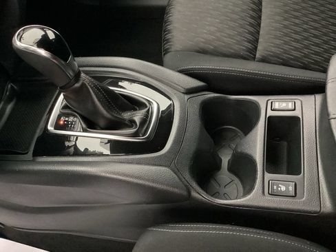 Used 2017 Nissan Rogue SV AWD/4WD image 26