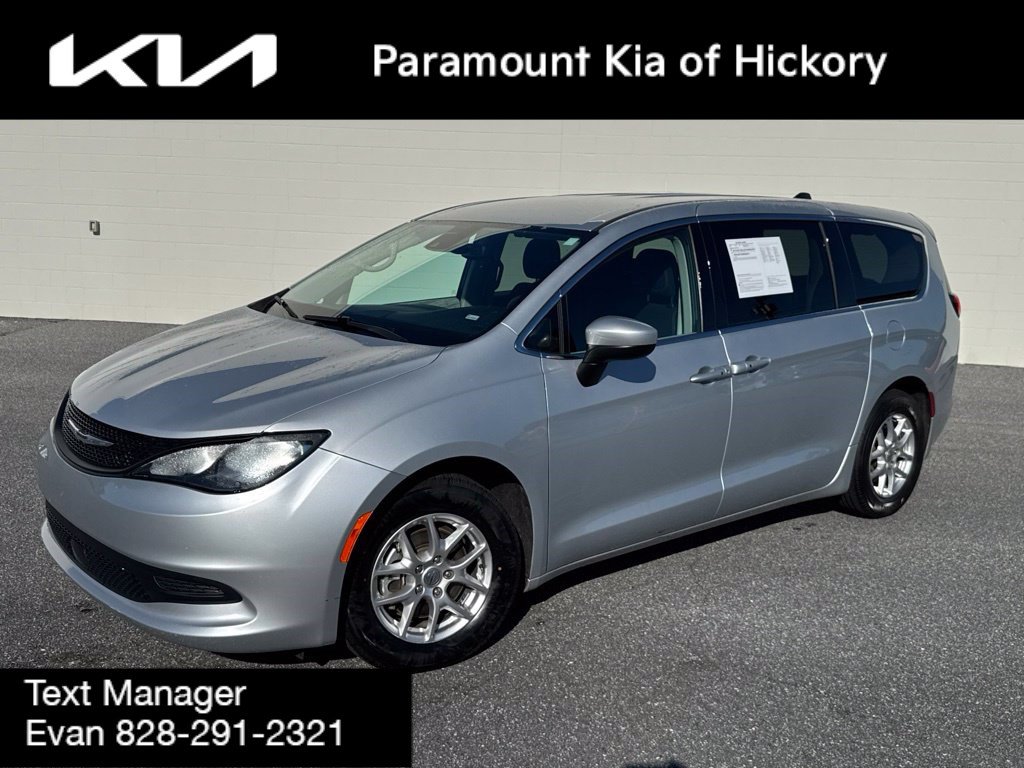 Used 2023 Chrysler Voyager LX FWD image 1