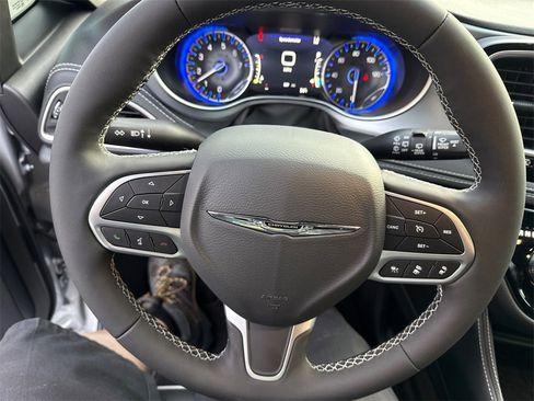 New 2026 Chrysler Pacifica Limited image 21