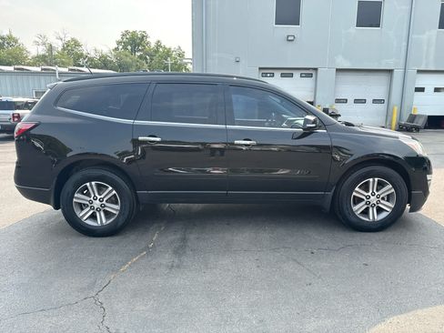 Used 2017 Chevrolet Traverse LT AWD/4WD image 2
