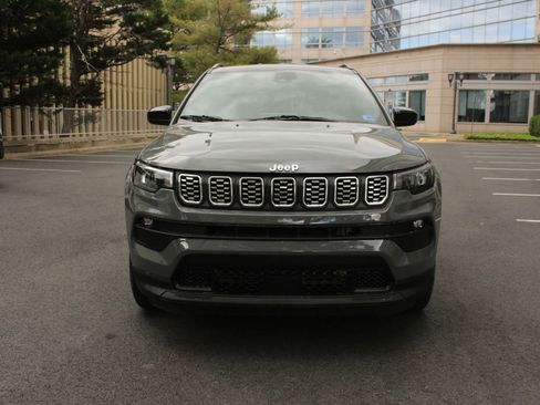 Used 2024 Jeep Compass Latitude AWD/4WD image 3