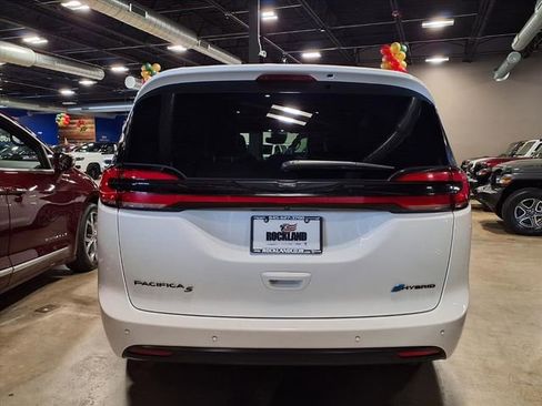 Used 2024 Chrysler Pacifica Select image 7