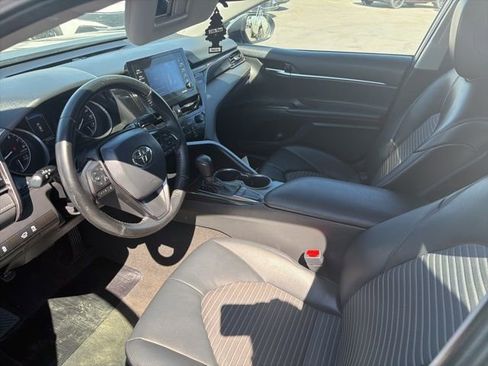 Used 2022 Toyota Camry SE image 9