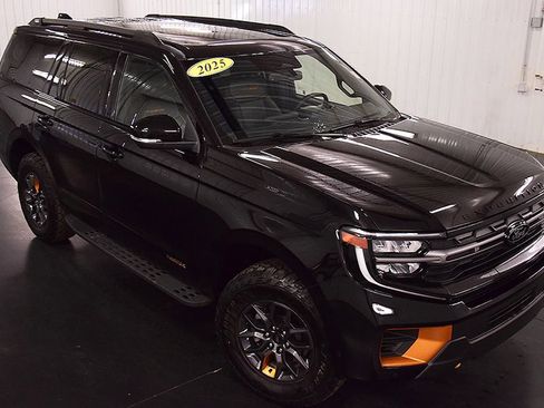 Used 2025 Ford Expedition Tremor AWD/4WD image 9