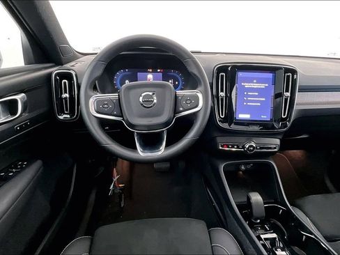 Certified 2025 Volvo XC40 B5 Plus image 8