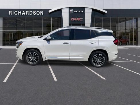 Used 2024 GMC Terrain Denali w/ Denali Premium Package AWD/4WD image 13