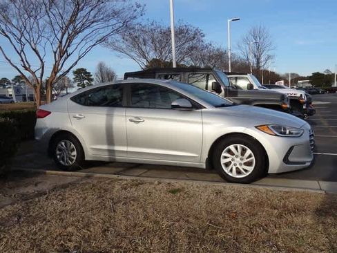 Used 2018 Hyundai Elantra SE w/ SE Connectivity Package 04 image 5