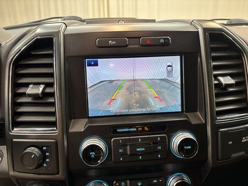 Used 2019 Ford F150 Lariat w/ Equipment Group 502A Luxury AWD/4WD image 26