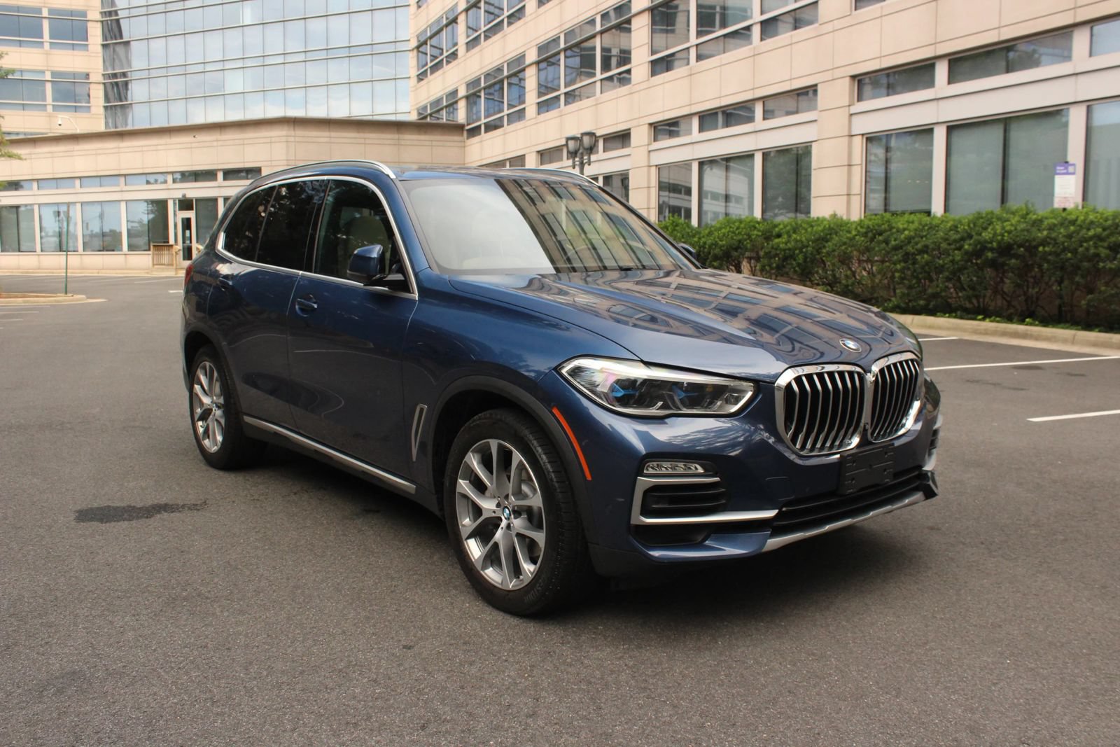 Used 2019 BMW X5 xDrive40i w/ Executive Package AWD/4WD image 1