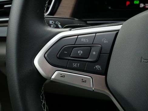 Certified 2025 Volkswagen Atlas SE image 26