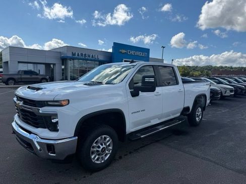 Used 2025 Chevrolet Silverado 2500 LT w/ Convenience Package AWD/4WD image 3