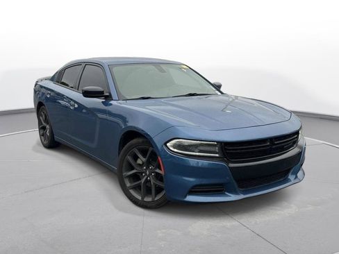 Used 2021 Dodge Charger SXT w/ Blacktop Package RWD image 4