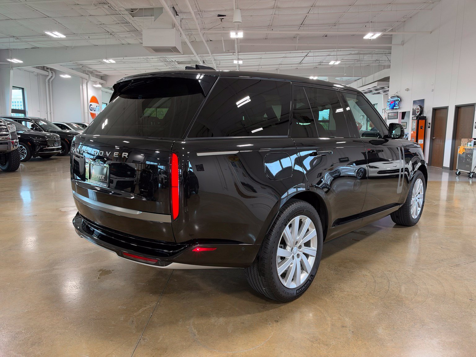 Used 2024 Land Rover Range Rover SE AWD/4WD image 8