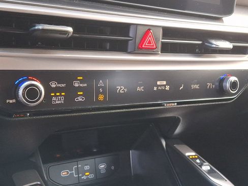 New 2026 Kia Sorento S FWD image 9