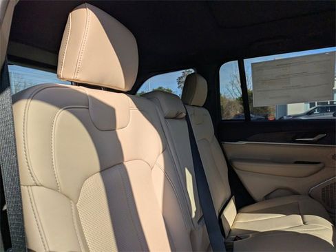 New 2026 Jeep Grand Cherokee Limited w/ Luxury Tech Group II image 32