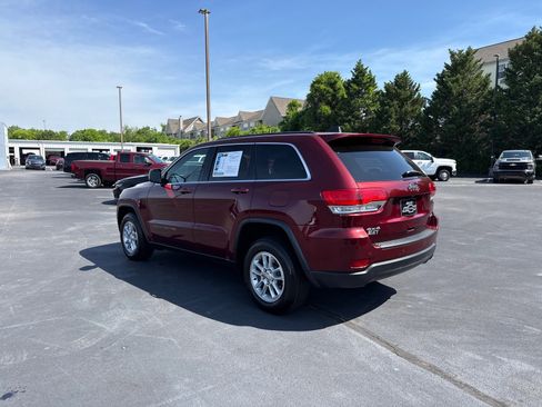 Used 2019 Jeep Grand Cherokee Laredo AWD/4WD image 5