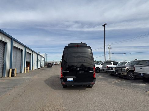Used 2025 Mercedes-Benz Sprinter 2500 image 4