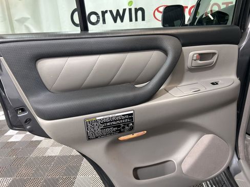 Used 2004 Toyota Land Cruiser image 20