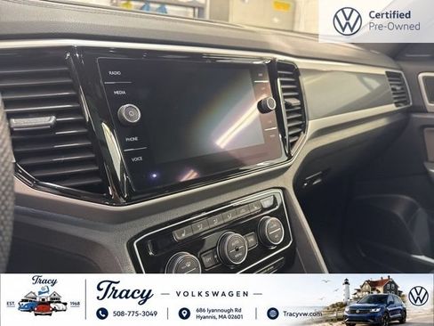 Certified 2022 Volkswagen Atlas Cross Sport SEL R-Line AWD/4WD image 18