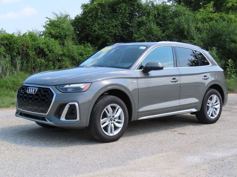 Used 2023 Audi Q5 2.0T Premium w/ Convenience Package AWD/4WD image 22
