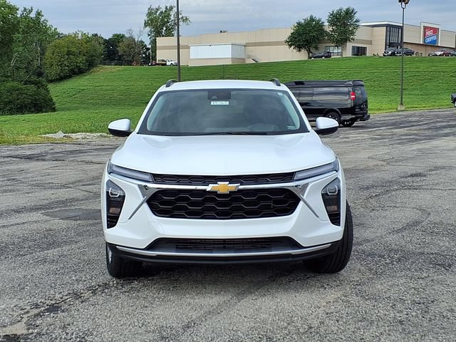 Used 2025 Chevrolet Trax LT FWD image 15