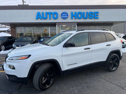Used 2017 Jeep Cherokee Sport image 7