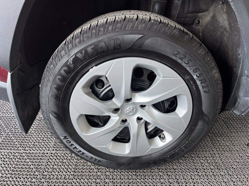 Used 2024 Toyota RAV4 LE AWD/4WD image 26