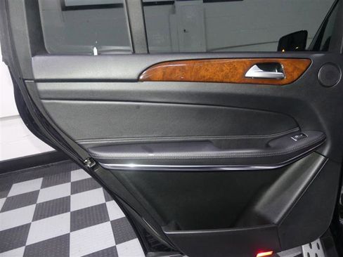 Used 2017 Mercedes-Benz GLS 550 4MATIC image 25