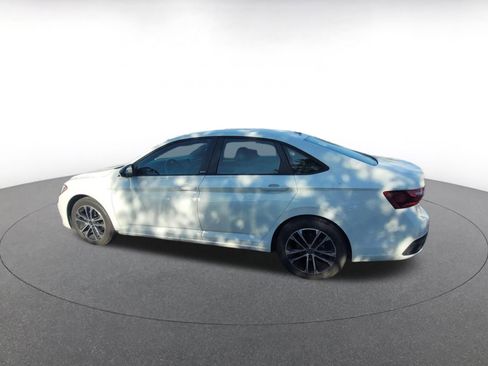 Used 2025 Volkswagen Jetta Sport image 4