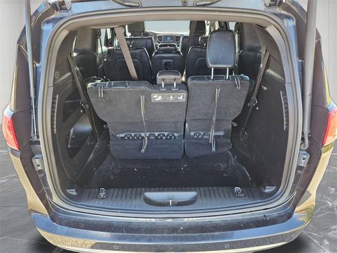 Used 2020 Chrysler Pacifica Touring-L image 27