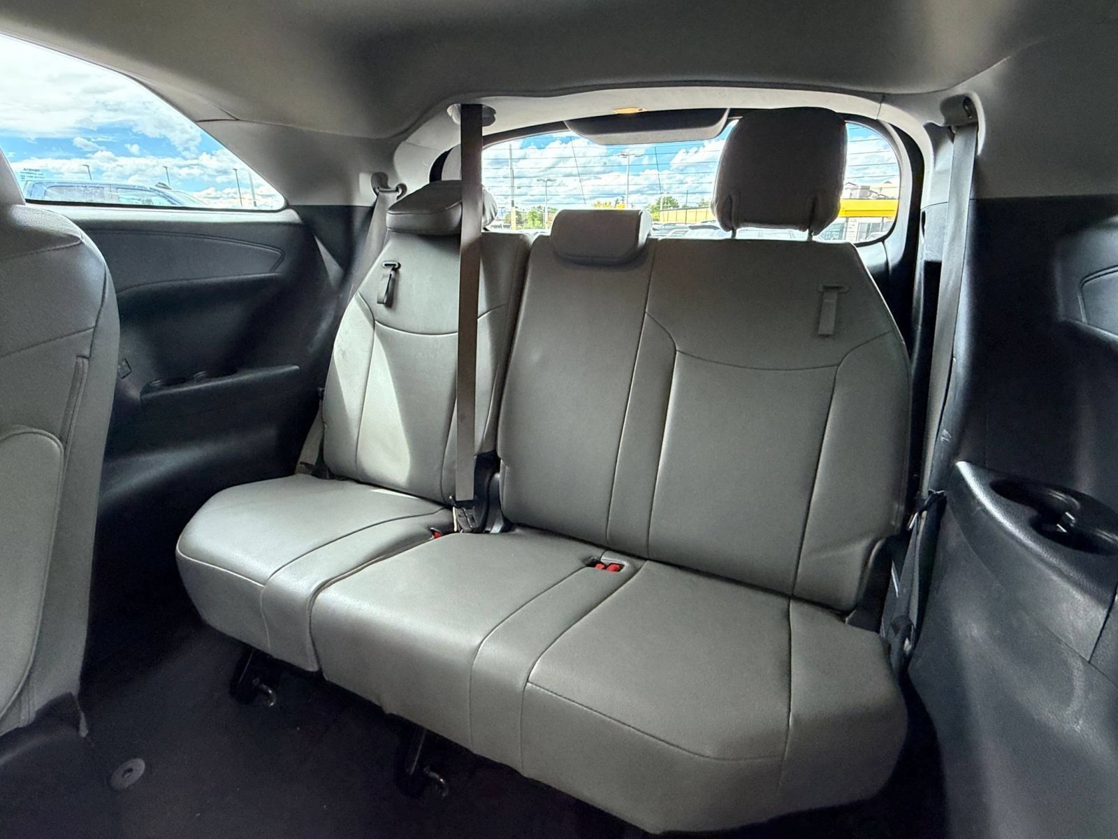 Used 2025 Toyota Sienna XLE FWD image 29
