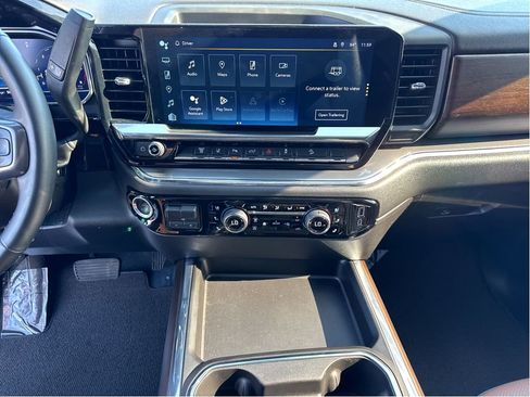 Used 2024 Chevrolet Silverado 2500 High Country w/ High Country Premium Package image 19