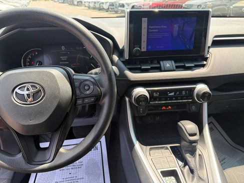 Used 2025 Toyota RAV4 XLE AWD/4WD image 27