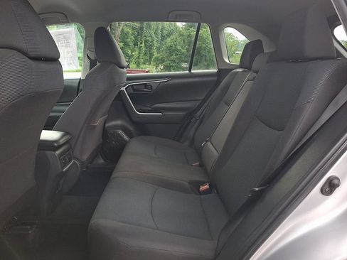 Used 2022 Toyota RAV4 LE AWD/4WD image 10