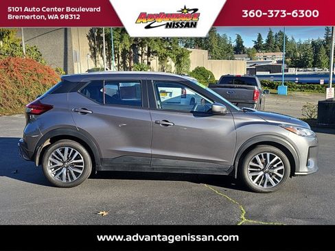 Used 2023 Nissan Kicks SV image 6