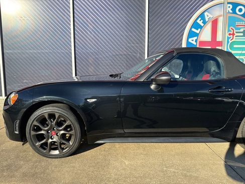 Used 2018 FIAT 124 Spider Abarth w/ Convenience Group image 14