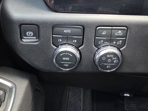 Used 2026 GMC Sierra 1500 SLT AWD/4WD image 26