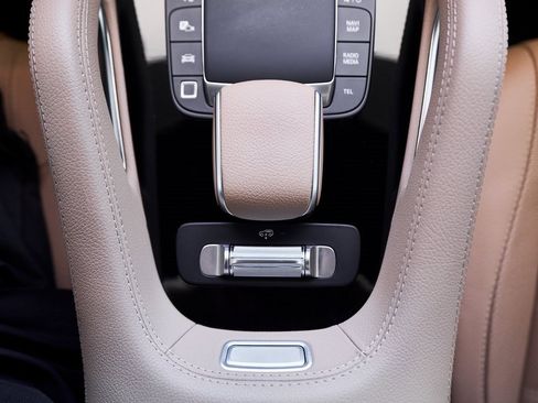 Used 2025 Mercedes-Benz GLS 580 4MATIC image 48