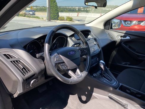 Used 2015 Ford Focus SE w/ SE Sport Package FWD image 11