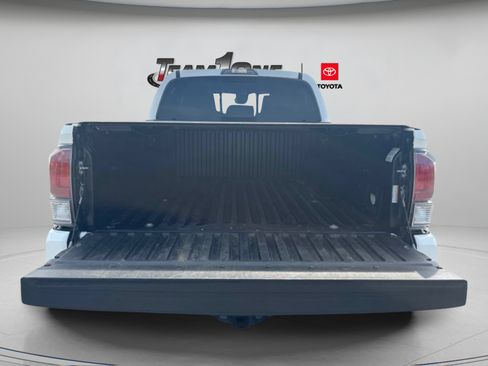 Used 2020 Toyota Tacoma TRD Sport AWD/4WD image 31
