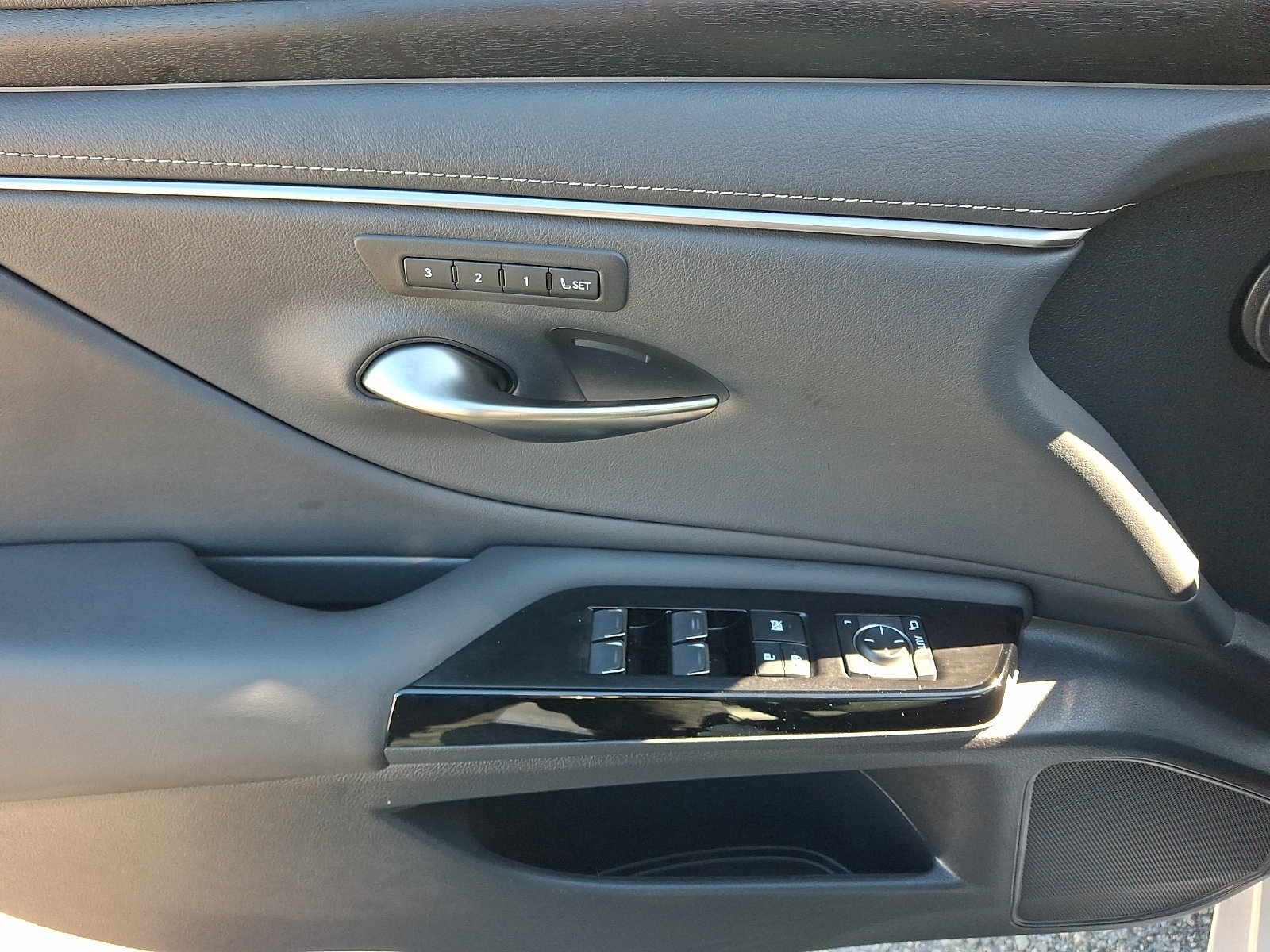 Certified 2023 Lexus ES 350 w/ Premium Package FWD image 13