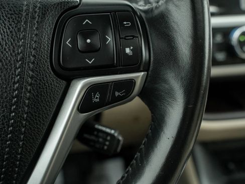 Used 2018 Toyota Highlander XLE AWD/4WD image 23