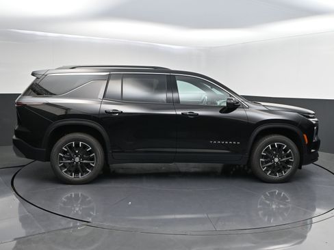 New 2026 Chevrolet Traverse LT w/ Sun and Wheel Package FWD image 8
