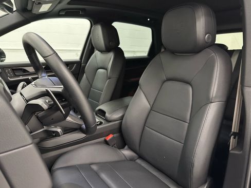 Used 2025 Porsche Cayenne image 13